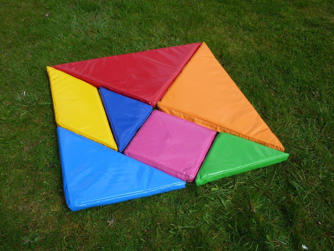 giant-tangram-puzzle-team-building-game-and-ice-breaker
