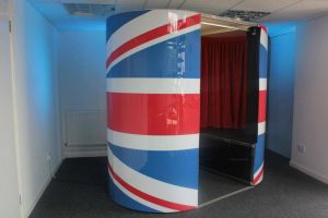 Photo booth with Union Jack style skin